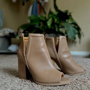 Pink lily taupe Beth ankle boots women’s size 6.5